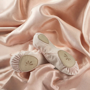 Zapatillas de Ballet Rosadas para Mujer, con Parte Superior de Satén, Suela Dividida y Forro de Algodón - Product Image 3