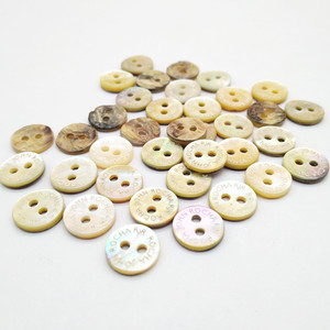 9Mm 14L <span class=keywords><strong>2</strong></span> Lỗ Nút Vỏ Agoya Với Logo Khắc, Nút Vỏ Tự Nhiên Logo Tùy Chỉnh - Product Image 3