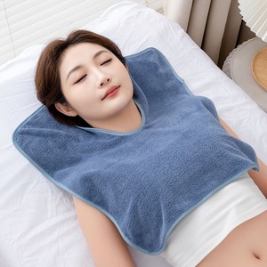 Taie d'oreiller en polaire corail douce et absorbante en forme de U pour salon de beauté, massage et soins de la peau - Product Image 1