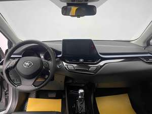 Yize IZOA 2021 2.0L Edizione Yichi SUV 5 Posti a Aspirazione Naturale, Auto Usata con Guida a Sinistra, Cerchi R17 e Tetto Apribile - Product Image 6