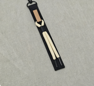 Llavero Minimalista con Cuerda Delgada y Diseño Impreso TUESDAY, Colgante de Cadena Metálica para Bolso, Diseño Casual, Unisex - Product Image 4