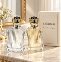 Flacon de parfum en verre côtelé vertical de 100 ml, rechargeable, avec pompe, bouchon rectangulaire doré en forme de couronne, brume de parfum de luxe