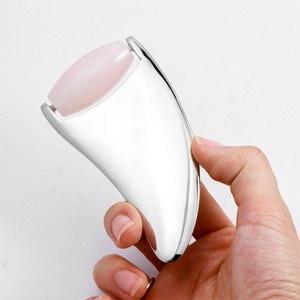 Couleur personnalisée 100% rouleau de jade naturel planche à gratter le visage poignée de conseil Gua Sha rouleau de quartz rose 2-en-1 outil de soin de la peau du visage - Product Image 1