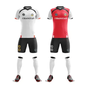 简单设计定制高品质足球服团队套装黑色和金色足球服
