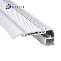 L'extrusion en aluminium d'éclairage d'escalier d'anti glissement avec le caoutchouc a mené le profil en aluminium pour l'éclairage de cas d'escalier