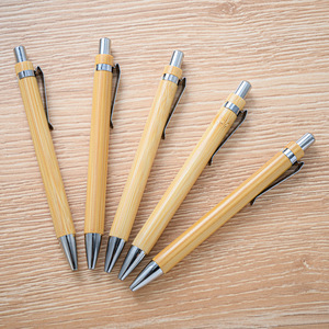 Stylo bille écologique en bambou et métal, corps en bois de bambou naturel, design classique, instrument d'écriture pour usage au bureau - Product Image 1