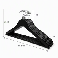 Cintres en bois massif modernes et minimalistes noir et blanc, antidérapants, style épaule, pour la vente en gros transfrontalière