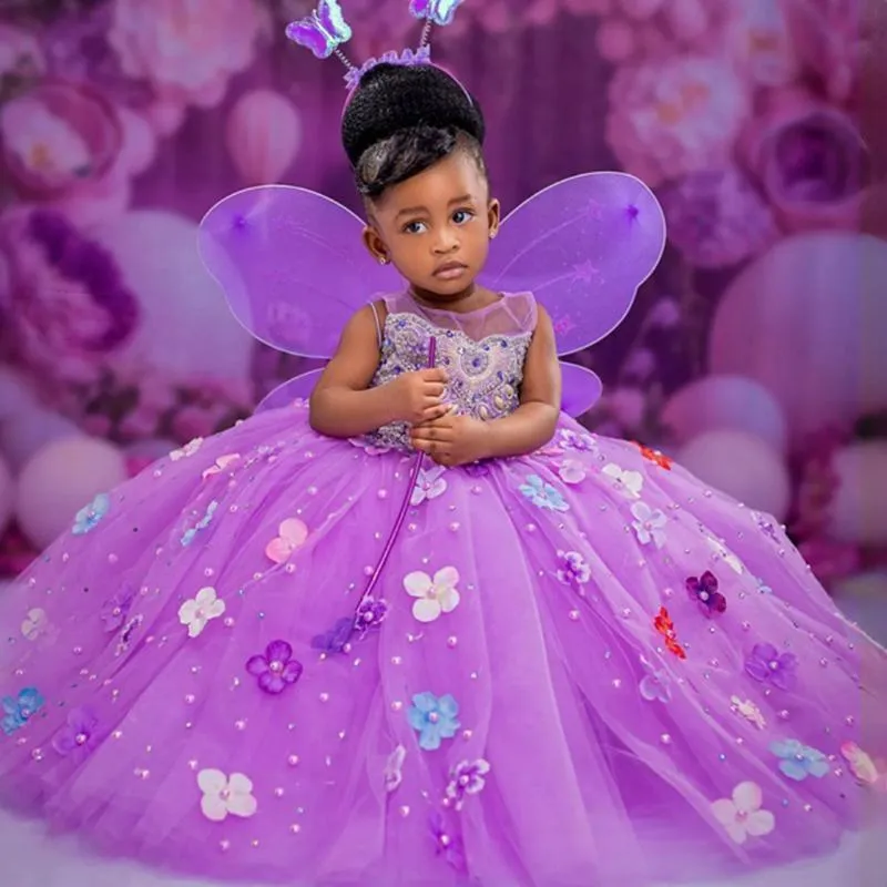 Vestidos elegantes de encaje y flores hechos a mano para niña para