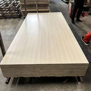 Fábrica al por mayor 1220*2440 tablero de melamina madera Falacca Core E1 Pino estándar para muebles de sala de estar precio barato - Product Image 3