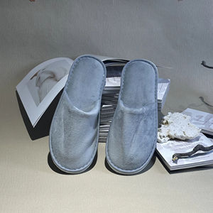 Роскошные 5-звездочные гостиничные Тапочки дешевые мягкие закрытые белые коралловые Флисовые Тапочки для гостей комнаты одноразовые гостиничные тапочки для Hotelroom - Product Image 1