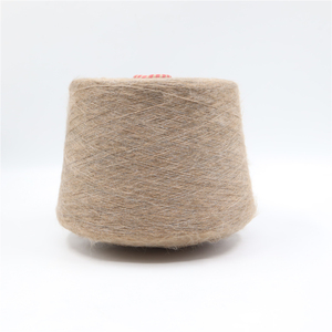 1/14NM 가축 벨벳 스타일 편직사 58A38P4S 도매 공장 직송 14Nm 따뜻하고 부드러운 벨벳 편직사 겨울 스웨터용 - Product Image 2