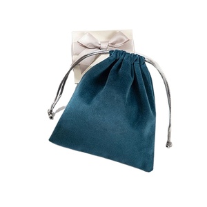 Bolsas de Terciopelo Personalizadas al por Mayor para Regalos de Boda, Bolsitas de Joyería Elegantes de Color Negro - Product Image 5