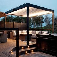 Pergola extérieure intelligente à toit bioclimatique à lames orientables, structure en aluminium pour salon de jardin et espace de vie extérieur, sur mesure