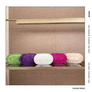 Pochette de soirée tendance style rétro européen-américain, en acrylique et PVC, imperméable, avec fermeture éclair, vente directe usine - Product Image 2