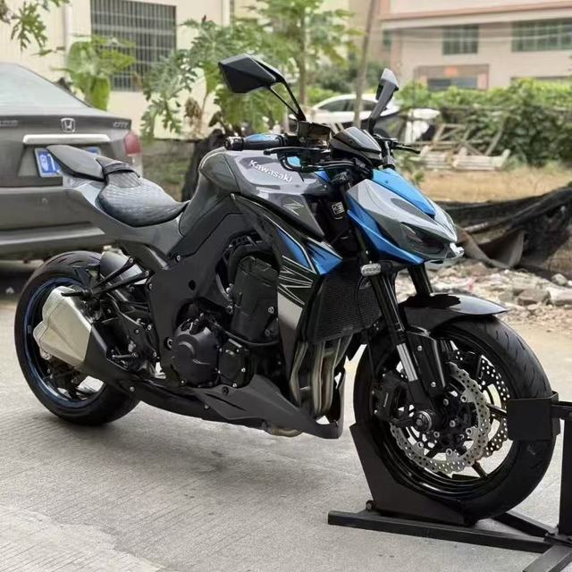 Kawasaki Z1000 Liquid Cooled 1043cc Inline Four 4 Stroke Fuel Injection DOHC 16V Racing Street Bike