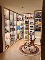 Vitrine en verre LED personnalisée pour figurines de collection, meuble de présentation moderne avec éclairage