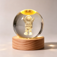 Boule de cristal transparente polie à la main avec gravure intérieure 3D, taille 6 cm, thème spatial pour la décoration de la maison et la présentation sur table