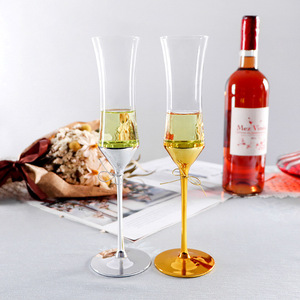 Ensemble Cadeau et Vin <span class=keywords><strong>de</strong></span> Luxe Personnalisé pour Grossistes, Flûtes à <span class=keywords><strong>Champagne</strong></span> et Verres à Couple en Métal avec Cristaux Taillés Brillant - Product Image 3