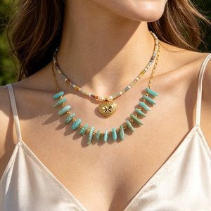 Collier tendance pour femme en pierres naturelles avec pendentif en forme de cœur, accessoire de mode pour sorties décontractées, turquoise et or - Product Image 1