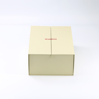 Luxuriöse 2-teilige Geschenkbox aus Hartpappe mit Goldfolienprägung, Schaumstoffeinlage, Matter Laminierung, Magnetverschluss und Recycelten Materialien