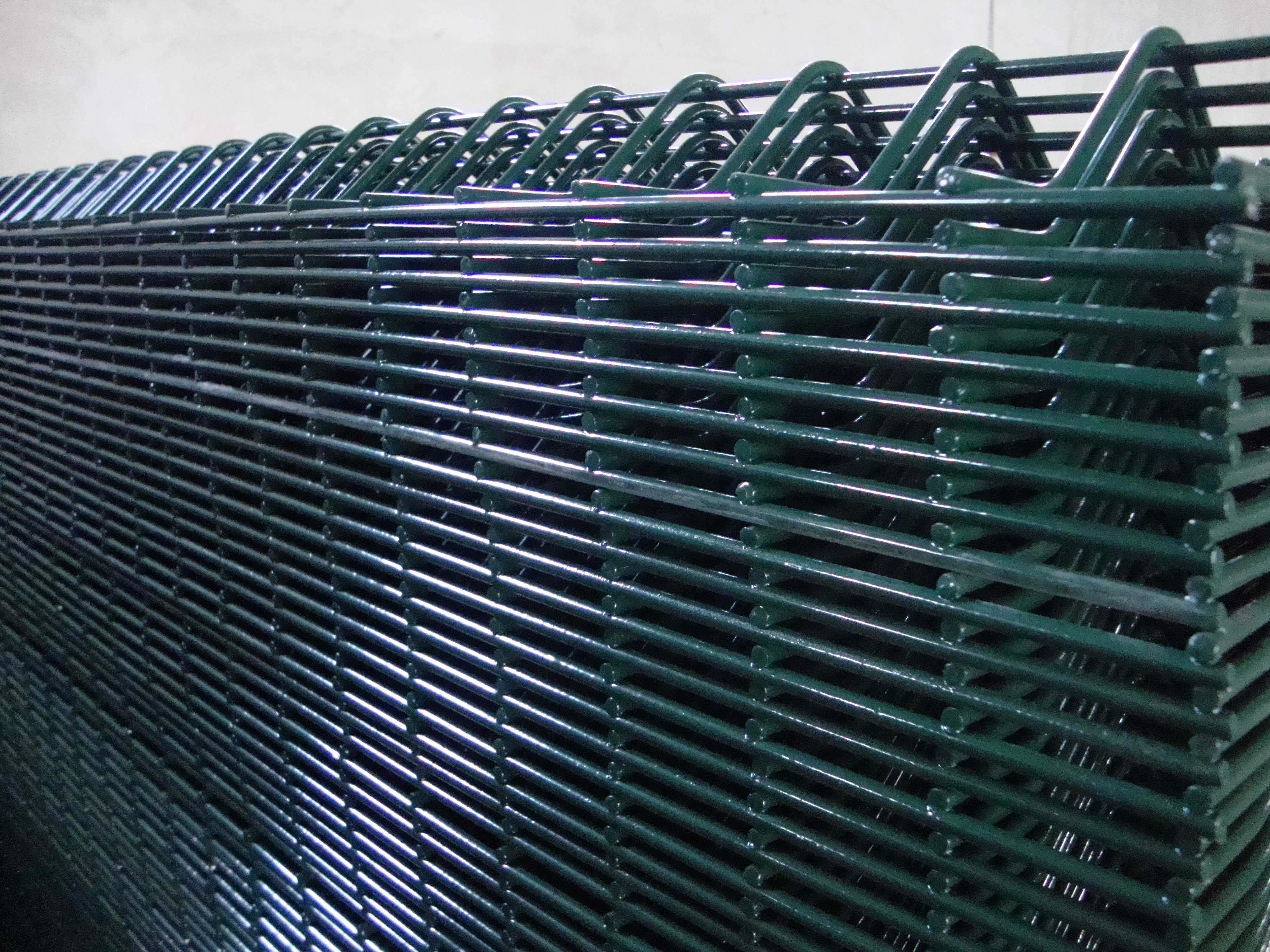 Powder Coated 1.5m 3d Curved Wire Mesh Fence Galvanized Steel
