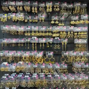 Boucles d'oreilles personnalisées en gros en acier inoxydable 316L plaqué or 18K PVD, inaltérables, pour femme - Product Image 1