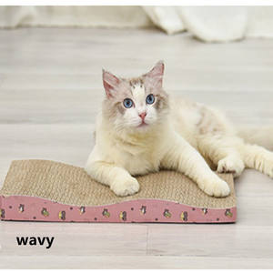 Griffoir interactif en carton ondulé pour chat avec herbe à chat – Vente en gros - Product Image 3