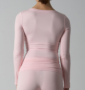 T-shirt pour femme à col en V, coupe ajustée, 81% modal, 19% élasthanne, haute extensibilité, logo imprimé, manches longues, t-shirts unis - Product Image 3
