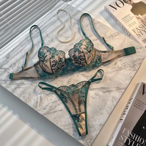 Conjunto de lencería de talla grande para mujer, con sujetador de malla transparente con bordado floral verde y tanga, con aros, cómodo y sensual. - Product Image 2