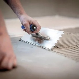 เกรียงหยักดาวที่มีด้ามจับไม้28x12ซม. ฟันขวา12X12มม. เกรียงซีเมนต์แหลมสำหรับงานก่ออิฐ - Product Image 2