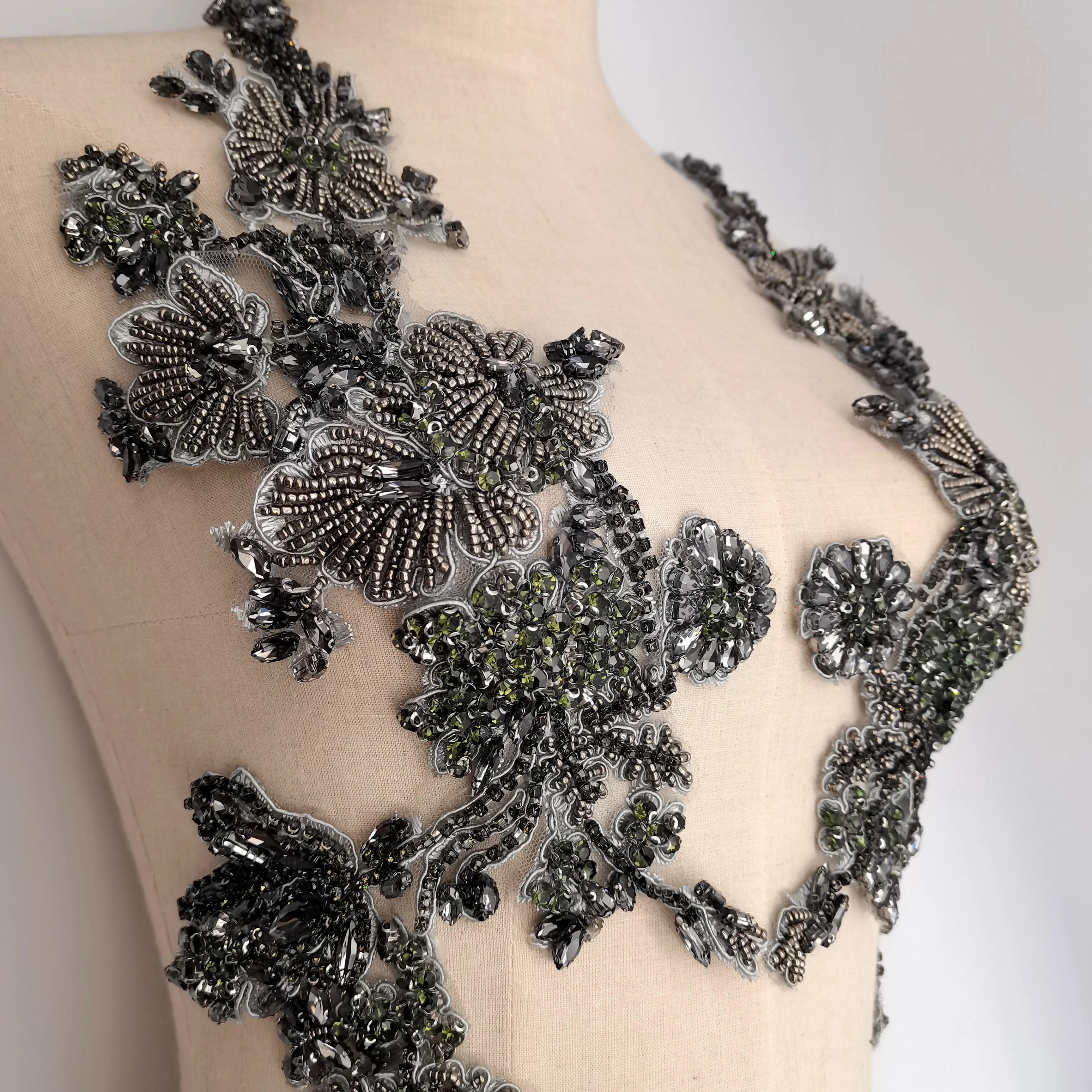 Handmade full body embroidiery designs crystal bodice applique for wedding fabric silver lace applique