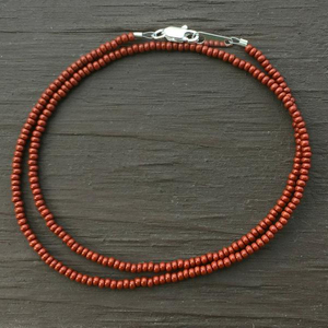 Collar de cuentas de semillas hecho a mano, símbolo de felicidad - Product Image 1