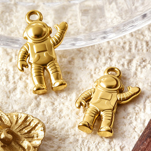 Colgante de oro de acero inoxidable con diseño de astronauta alienígena y OVNI, dije de joyería espacial DIY para Halloween - Product Image 3