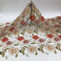 Vente directe d'usine 2025 Tissu en dentelle de polyester 3D brodé avec des paillettes, en maille filet, style africain nigérian de Dubaï, pour robe de mariée