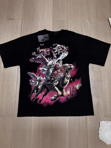 Camiseta de algodón para hombre, negra, de manga corta, con estampado gráfico de motociclista alienígena, estilo urbano, cuello redondo, corte regular. - Product Image 2