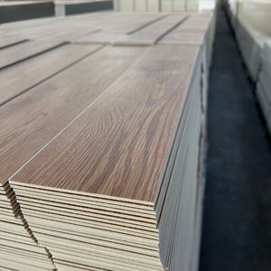 Suelo Vinílico SPC de Alta Calidad de 5 mm Antideslizante con Patrón Chevron <span class=keywords><strong>para</strong></span> Hogar, Gimnasio, Hotel y Baño - Product Image 4