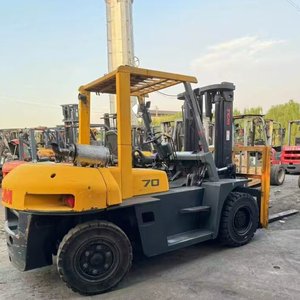 Montacargas Diésel Usado TCM FD70 de 7 Toneladas Fabricado en Japón con Desplazador Lateral Hidráulico y Neumáticos Sólidos - Product Image 3