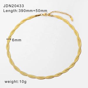 Collana Pendente alla Moda per Donna, Catena Lunga Multistrato in Acciaio Inossidabile Dorato con Ciondolo a Cuore, Lunghezza Graduata, Materiale Principale Argento - Product Image 2