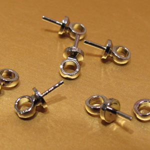 Pendientes de tuerca de aleación de zinc con forma de letra, joyería minimalista, accesorio de moda unisex - Product Image 3