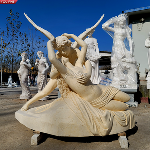 Statua a Grandezza Naturale in Marmo Beige della Famosa Scena del Bacio tra Psiche e Cupido - Product Image 1