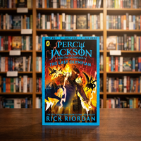 Percy Jackson, el Último Olímpico, de Rick Riordan, Libro en Inglés de Alta Calidad, Tapa Blanda, Ficción para Adultos, 400 Páginas, Pure Herbs, 12.9x2.5x19.7cm