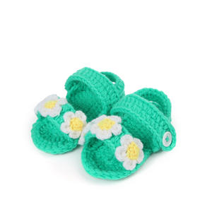 Encantadores zapatos de bebé hechos a mano Patrón de ganchillo Wrapover Botines de bebé Patrón de ganchillo Zapatillas - Product Image 2