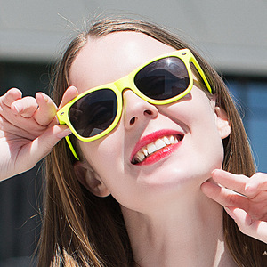 Gafas de Sol de Moda Retro al por Mayor, Personalizadas, para Regalo, para Hombre y Mujer - Product Image 3