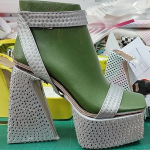 Sandalias de Verano Plateadas con Diamantes para Mujer, Zapatos de Tacón Alto y Grueso, Zapatos de Plataforma con Tacón Triangular y Pedrería Brillante - Product Image 5