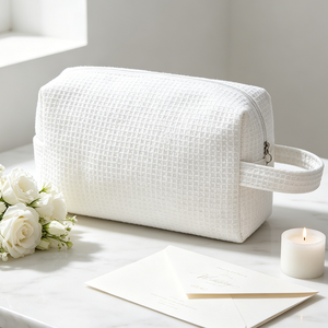 Bolsa de Maquillaje Cosmética Blanca Tipo Waffle con Cremallera para Regalo de Dama de Honor, Bolsa de Aseo de Tela Waffle para Mujer, Venta al por Mayor, Lista para Bordar - Product Image 2