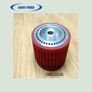 Roue à ventouse en caoutchouc Nantou 124x18x70mm pour pièces de machine à plier les imprimés Heidelberg - Product Image 3