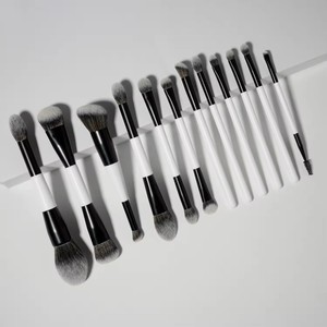 Maquillage unique <span class=keywords><strong>Pinceau</strong></span> de contour <span class=keywords><strong>biseauté</strong></span> multifonctionnel à double extrémité Outils cosmétiques pour le visage <span class=keywords><strong>Pinceau</strong></span> de fond de teint pour masque coudé et plat - Product Image 6