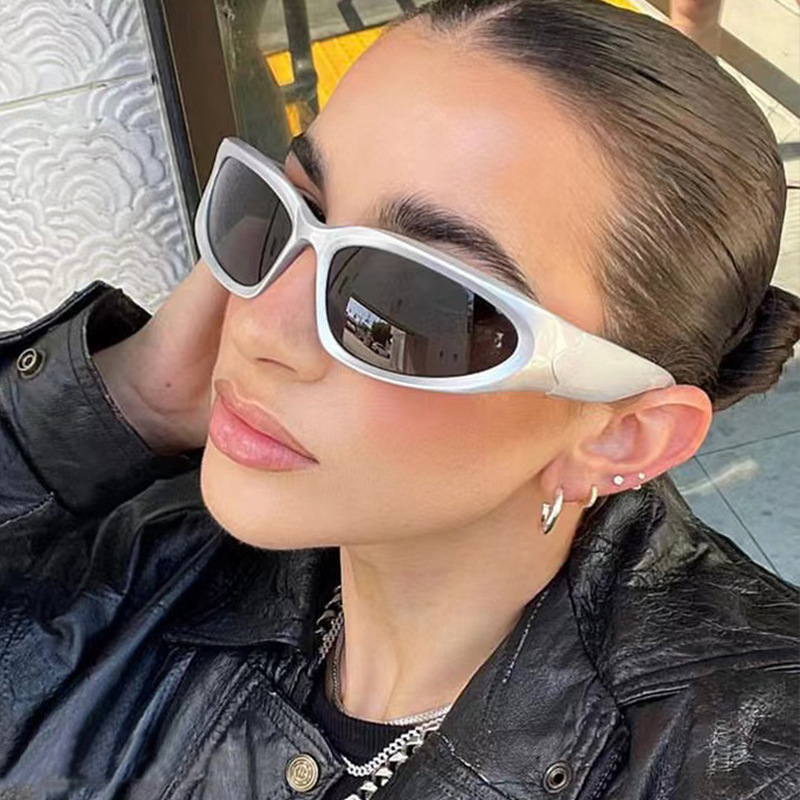 【Tiffany&Co.】新作!ジェンダーレスサングラス PUNK Sunglasses Tiffany Titan by Pharrell Williams PUNK Sunglasses in Black