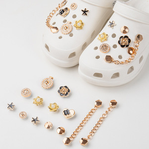 Agujero DIY Accesorios <span class=keywords><strong>Bling</strong></span> zapato encantos Traje decorativo Extraíble Flor Hebilla Al por mayor Zapatos encantos - Product Image 1