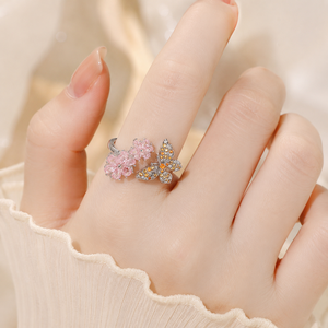 Anello alla moda a forma di farfalla e fiore, elegante gioiello bicolore, adatto per l'uso quotidiano da parte delle donne - Product Image 4